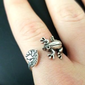 Frog ring